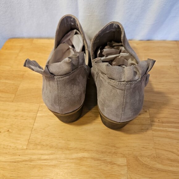 Women's Fergalicious Shoes by Fergi. Size 8.5M.  ITEM #196 - Picture 3 of 6